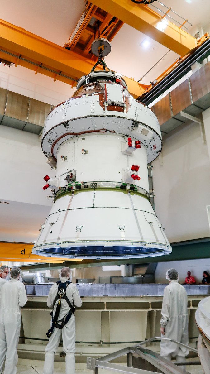 Upgraded vacuum chamber 🤝 @NASA_Orion testing The @NASAArtemis II spacecraft is undergoing electromagnetic interference and electromagnetic compatibility testing inside an upgraded vacuum chamber that simulates an altitude of up to 250,000 feet: go.nasa.gov/49CWvpS