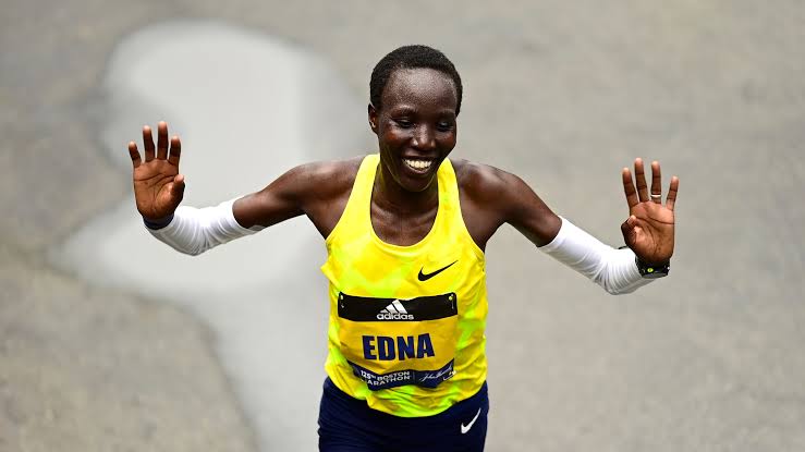 A 44 year old with the heart and energy of an 18 year old ❣️. Hats off for Edna Kiplagat on making the podium in Boston Marathon 

#TeamKenya