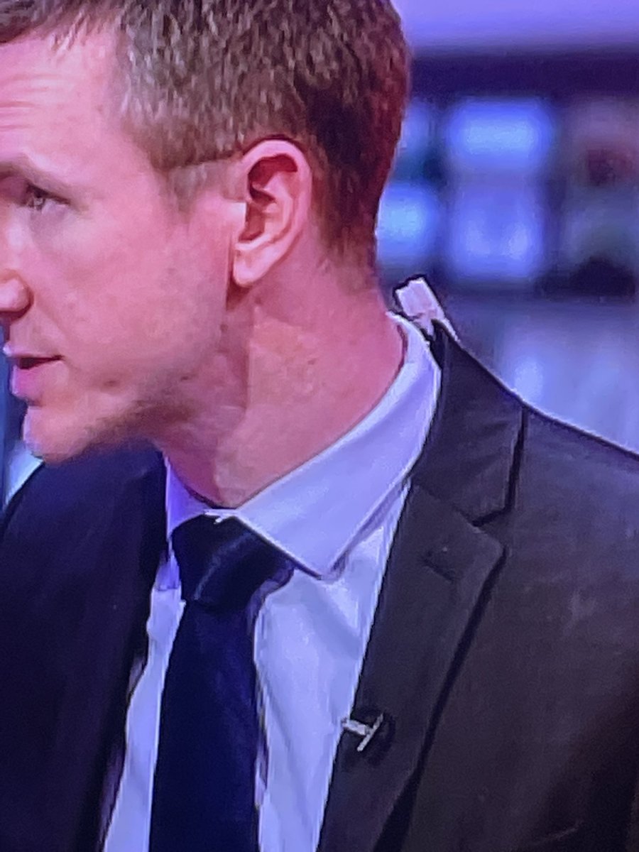 roadrunneraj's tweet photo. @BBCNWT why has the guy on the news got a peg on his jacket? Was he rushing taking his jacket off the washing line? https://t.co/jWbrsCtgJD