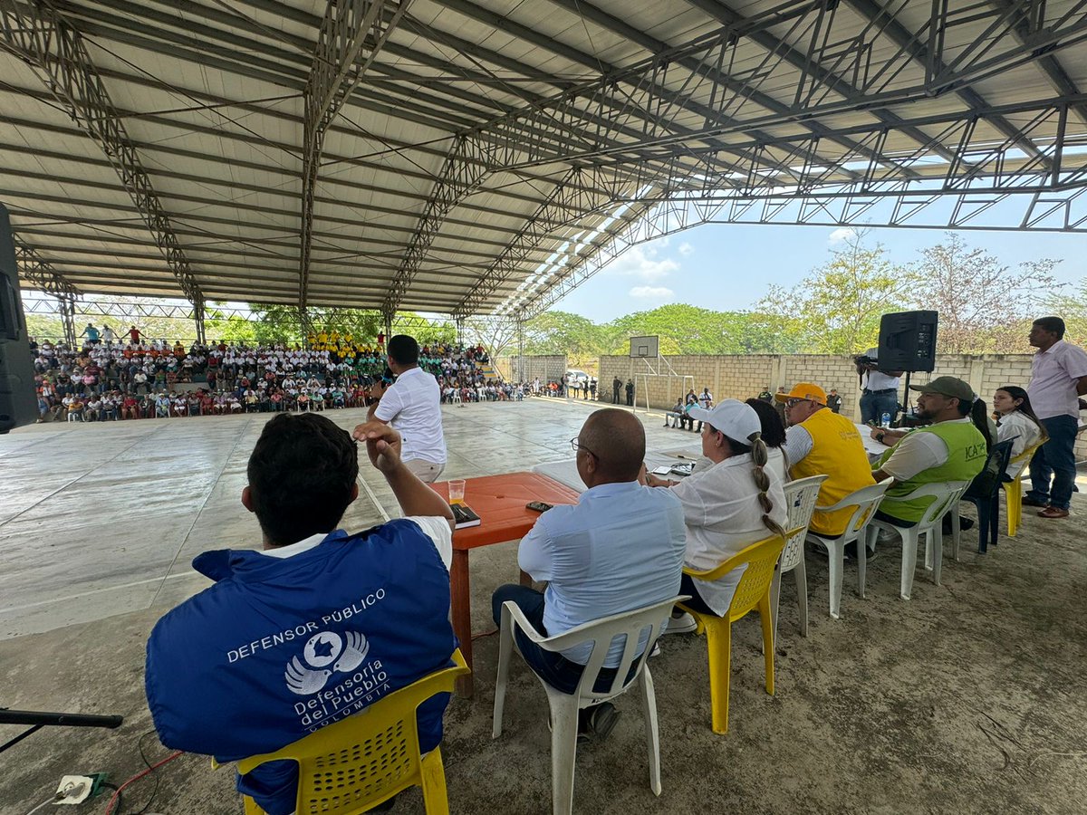 PoliciAtlantico's tweet photo. #AEstaHora | nos encontramos acompañando y escuchando a la Mesa Campesina y Víctimas del conflicto armado realizada en el corregimiento de #Pendales en el municipio de #Luruaco.

#TrinomioDeLaSeguridad https://t.co/DXFene2CCe