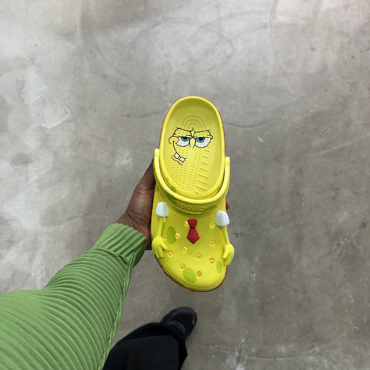 goatloafer's tweet photo. Issey Miyake 🤝 SpongeBob crocs 🧽 https://t.co/YNIyBaNqAL