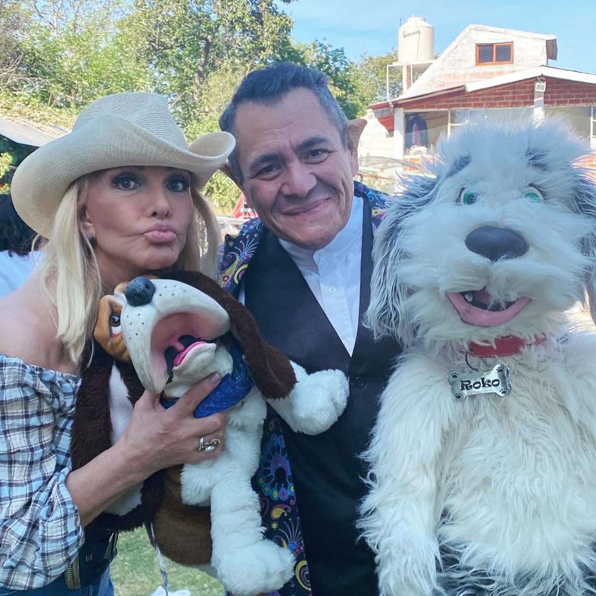 OliviaCollinsMX's tweet photo. Los días son largos pero los años son cortos 🥲 Amor y agradecimiento infinito a todos los que participaron en esta celebración tan memorable de mi nieto 🥹 Al rato les comparto detalle del precioso show de @magojackelduende 🫶🏼 🪄 🐶
#oliviacollins #vidacollins #abuela #cumple https://t.co/vnbvTnH31g
