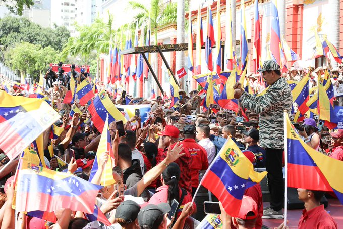 📢¡𝐀𝐬í 𝐥𝐨 𝐃𝐢𝐣𝐨! 🇻🇪
Pdte. <a href="/NicolasMaduro/">Nicolás Maduro</a>: Somos el pueblo de a pie, somos la rebeldía histórica que hemos heredado, con fervor, por la defensa de lo nuestro, de nuestra tierra.
#VamosPaLanteMaduro