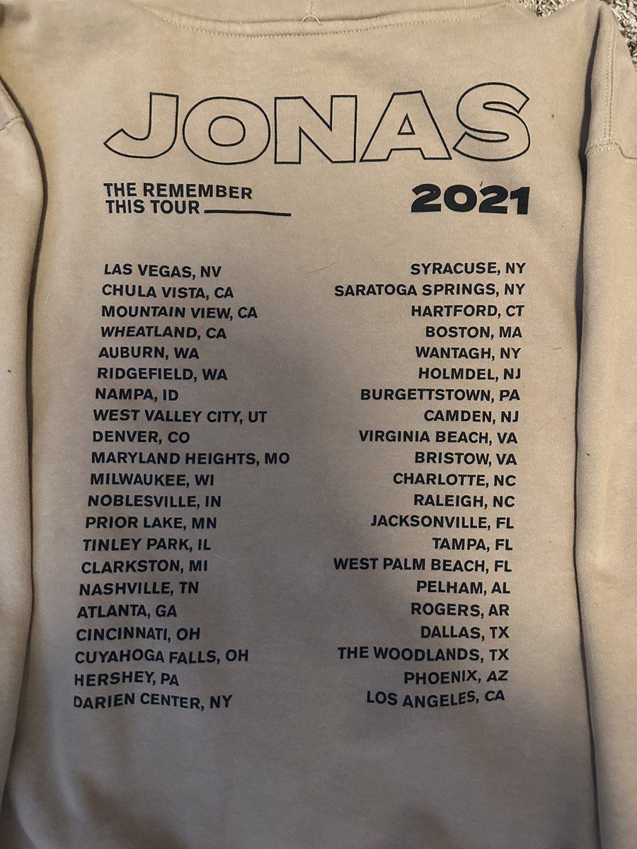 intotheairwaves's tweet photo. MERCH 4 SALE!! Thread incoming. One item per post.
Item 1: JONAS BROTHERS REMEMBER THIS TOUR HOODIE - XL, $40
US only, prices do NOT include shipping. PayPal g&s only unless I know and trust you.
#jonasbrothers #jonas #jonasbrothersmerch #rememberthistour https://t.co/WBoIdffbZY