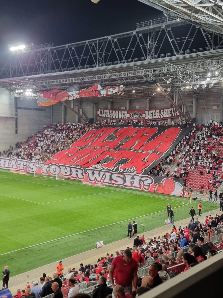 🇮🇱Matchday 27 - Hapoel Be'er Sheva host the leader, Maccabi Tel Aviv at Turner Stadium. Hapoel fans with their unique tifo presentation 🔴 📸 @yossport1