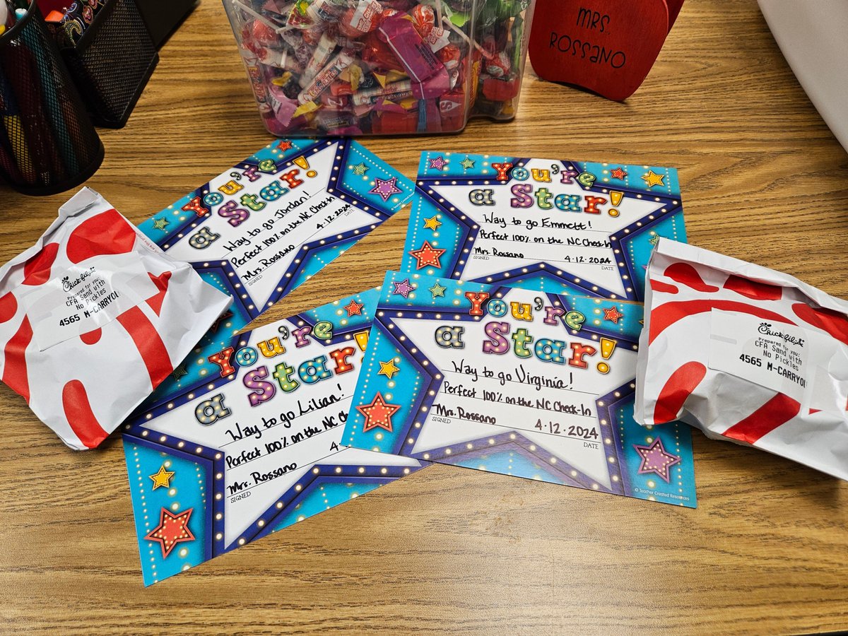 A few STARS in Mrs. Rossano's class earned perfect scores on the ELA check in last week! They were rewarded with some hard earned Chick-fil-A. Keep it up for this week, we have our last Math check in Thursday! @aghoulihan @ucpsnc @jpdelucia