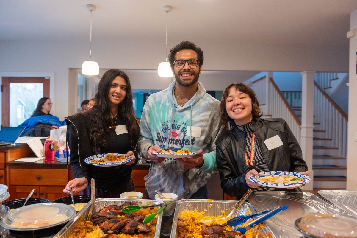 M3 Kene Odenigbo, M3 Aiza Bustos and Dr. Michael Englesbe (@UMichSurgery) hosted Tasty Tangents, an event for the #MedSchool classes to mingle with each other and enjoy sweet treats. 🍪 #GoBlueMed #Michigan #MedStudent 📸: @keithmelong