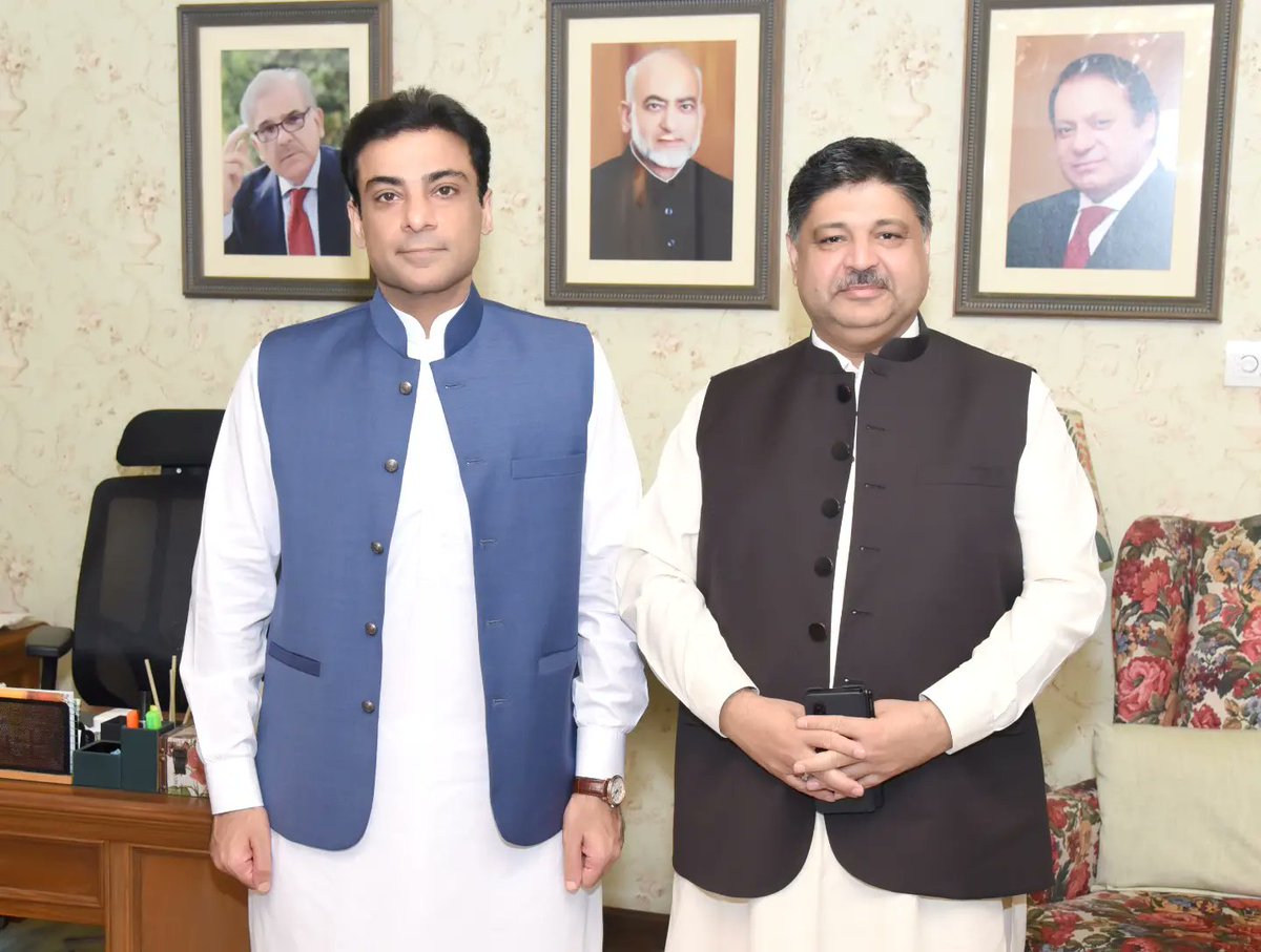 ShoaibSiddiqui_'s tweet photo. عوام کا انتخاب ۔۔۔جیتے گا شیر و عقاب

 مسلم لیگ ن کے نائب صدر و ایم این اے میاں حمزہ شہباز شریف سے ملاقات ہوئی اور الیکشن کمپین اور دیگر امور پر تبادلہ خیال کیا۔
 اس موقعے پر صوبائی وزیر خواجہ سلمان رفق ،سابق ایم پی اے چوہدری شہباز، خواجہ عمران نذیر بھی موجود تھے
#VoteforEagle https://t.co/PGzCfbhZ5O