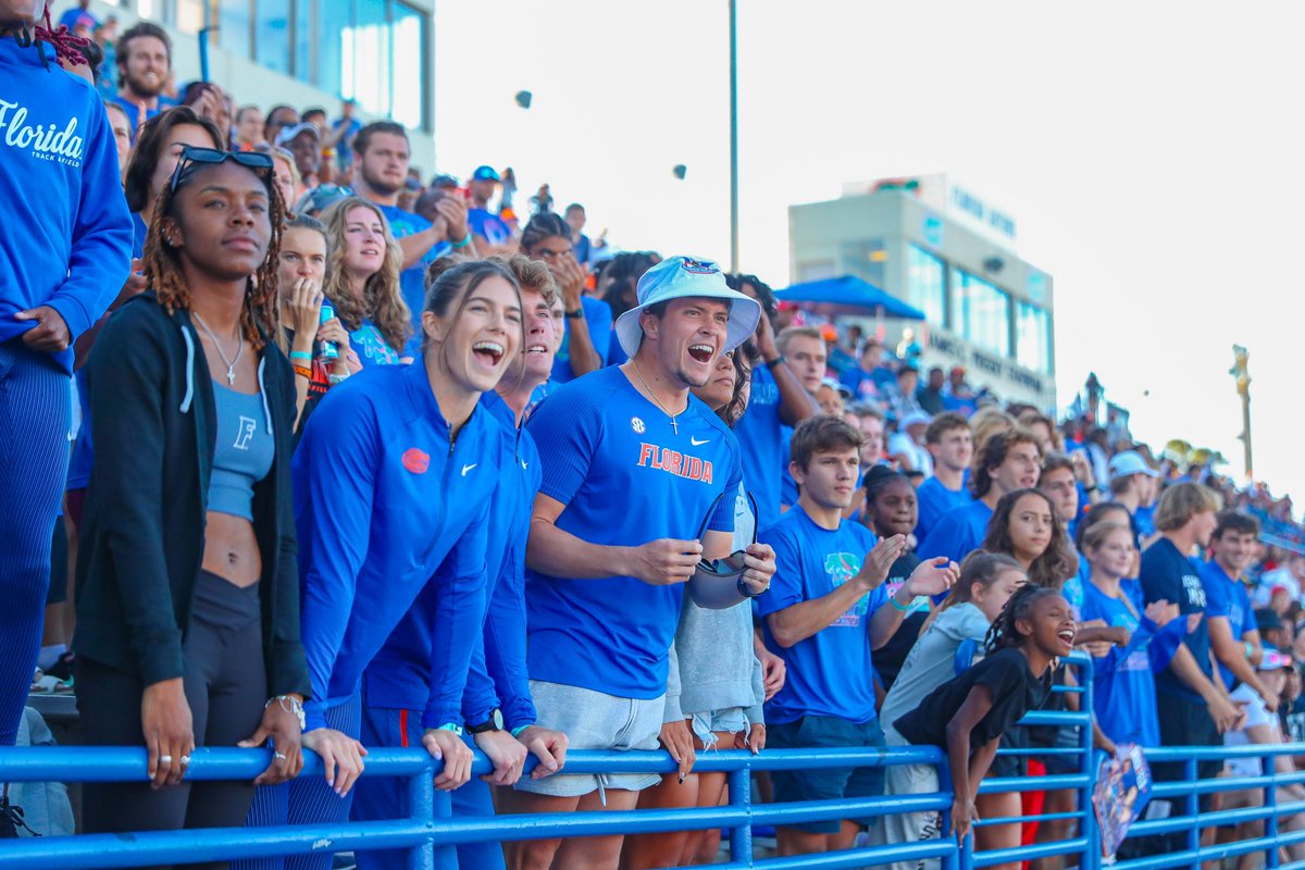 GatorsTF's tweet photo. Brought the energy 🔋

#GoGators 🐊 https://t.co/aF9FxaHn57