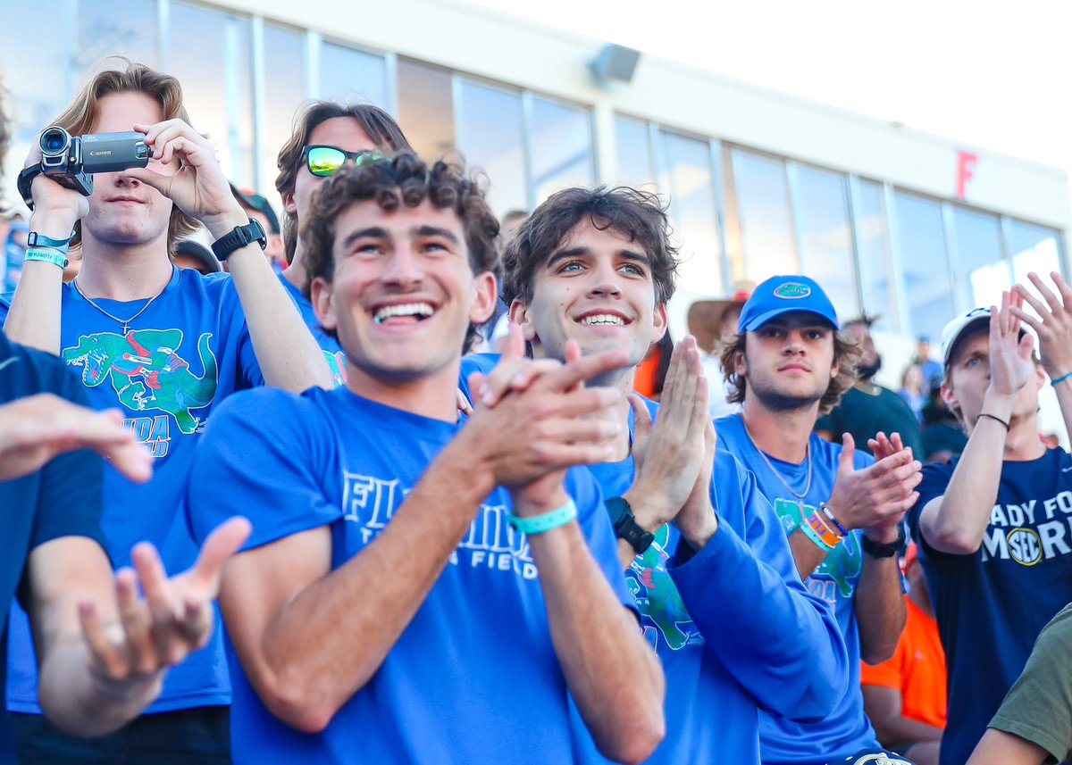 Brought the energy 🔋

#GoGators 🐊