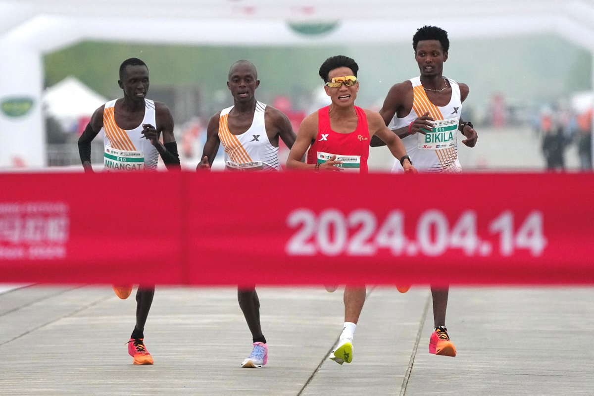 Organisers of the Beijing half marathon are investigating claims that three African athletes allowed China's star runner He Jie to win the race. Footage appeared to show the athletes pointing to the line and slowing down before waving past He. bbc.in/3TRsH2Y
