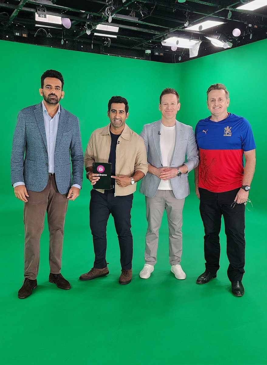 Great line-up on @JioCinema to witness more history & carnage from @SunRisers at the #IPL2024 tonight @ImZaheer @Eoin16 & @scottbstyris! It's 5️⃣ - 0️⃣ for Scotty in his #RCB jersey vs @RCBTweets now too🤷🏽‍♂️🤕 Brilliant entertainment from @DineshKarthik to keep it alive!