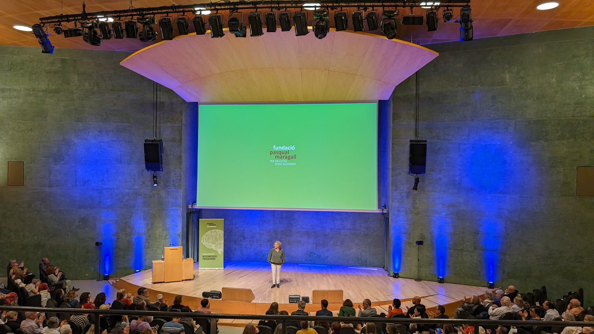 jsilvajsilva's tweet photo. Fantàstica conferència de la Dra @NGramunt #auditoriAxa @fpmaragall #ResearchersProgramme #Alzeimer https://t.co/y5E0g4dhlP