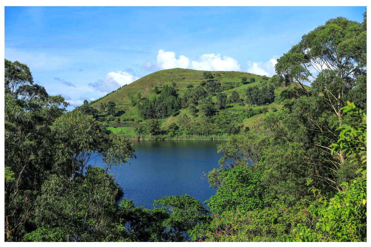 marvinmiles256's tweet image. #FortPortal sits at the foot of the Rwenzori Mountains, also known as the &quot;Mountains of the Moon&quot;. The area around the city is filled with crater lakes, lush green hills, and waterfalls. 
📸 credit @marvinmiles256
#ExploreUganda @MTWAUganda @TourismBoardUg