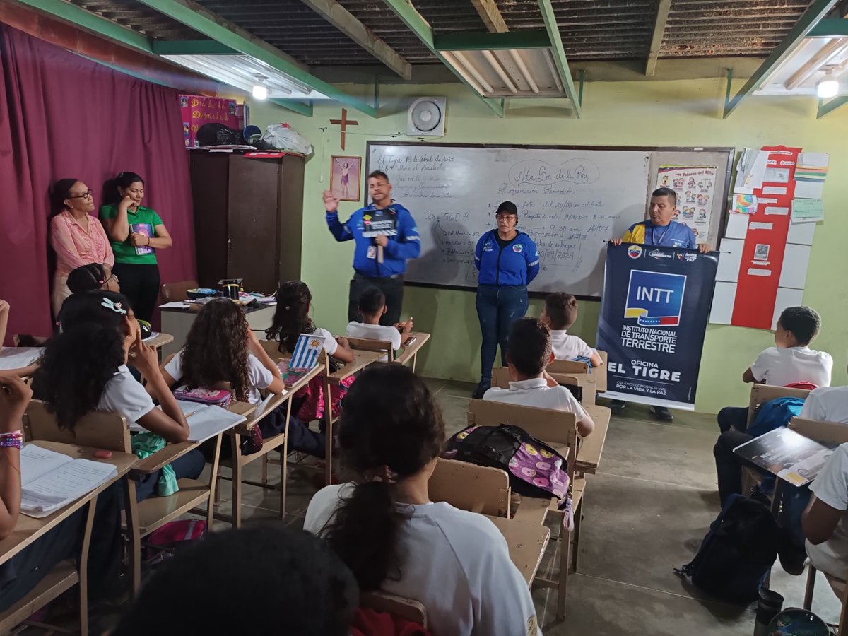 #15Abr | #INTT El Tigre realiza charla de educación vial en la Unidad Educativa Privada “Juan el Bautista” fomentando en los futuros conductores de la patria el respeto a las normas y señales de tránsito, garantizando la seguridad vial de todos. #VamosPaLanteMaduro