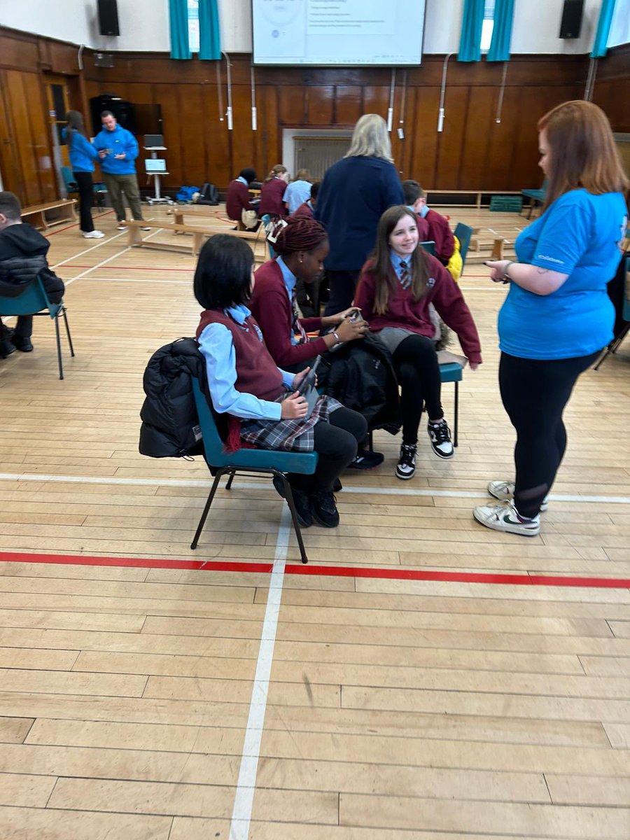 StCharlesGla's tweet photo. Our Primary 7 and 6 pupils had a fantastic morning taking part in @SmartSTEMs #DigitalSkills Project interactive workshops. They learned all about #EvolvingTechnologies and #ProgrammingProfiles. Primary 7 learned how to design their own #App around #ClimateChange and P6 used #Coding to create their own digital selfie. #CollabIsKey #SmartSTEMs #MyJob #MyJourney @STEMglasgow @DYWGlasgow