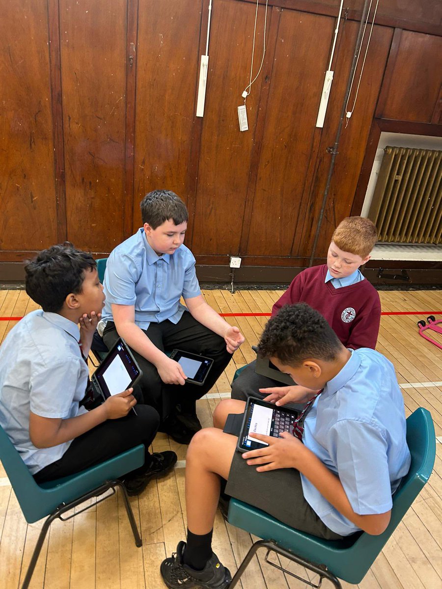StCharlesGla's tweet photo. Our Primary 7 and 6 pupils had a fantastic morning taking part in @SmartSTEMs #DigitalSkills Project interactive workshops. They learned all about #EvolvingTechnologies and #ProgrammingProfiles. Primary 7 learned how to design their own #App around #ClimateChange and P6 used #Coding to create their own digital selfie. #CollabIsKey #SmartSTEMs #MyJob #MyJourney @STEMglasgow @DYWGlasgow