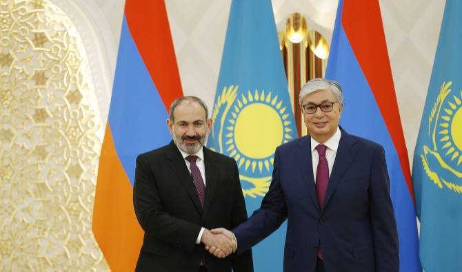 #Ermenistan'ın başkenti #Yerevan ile #Kazakistan'ın başkenti #Astana kardeş şehirler ilan edildi. Yerevan ve Astana'nın kardeş şehir ilan edilmesine ilişkin anlaşma, Yerevan Belediye Başkanı Tigran Avinyan ve Astana Belediye Başkanı Zhanis Kasımbek tarafından imzalandı