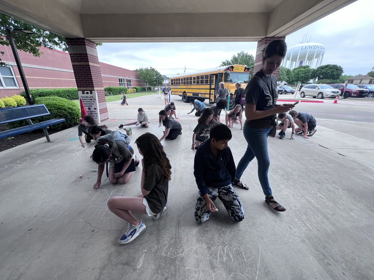 asher_jill's tweet photo. Thank you Wellington Elementary StuCo for blessing our students with snacks and positive messages for the upcoming STAAR test. We are grateful for your generosity! @LewisvilleISD @ParkwayES https://t.co/s3QWpLWqtP