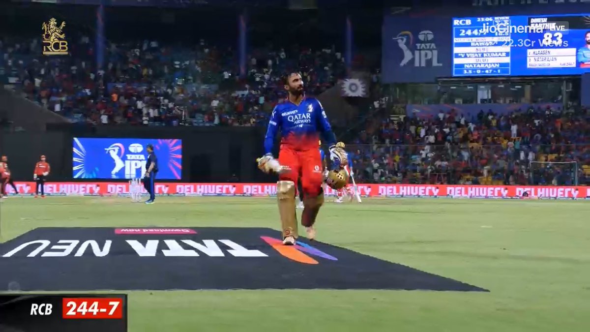 Sheikhhumza49's tweet photo. Only Dinesh Karthik’s fans are allowed to like this tweet. 
#RCBvSRH https://t.co/bEPBTBDWxq
