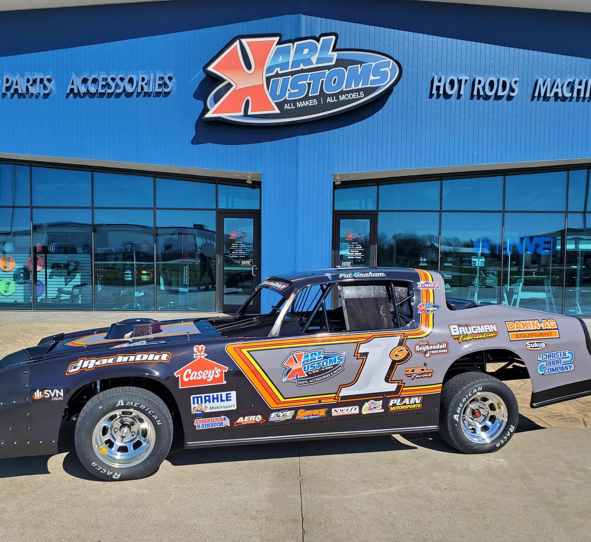 PatGrahamRacing's tweet photo. 2024 race season getting underway! Stopped by Karl Kustoms for some photos.
#karlkustoms https://t.co/e1yvNv9O7h