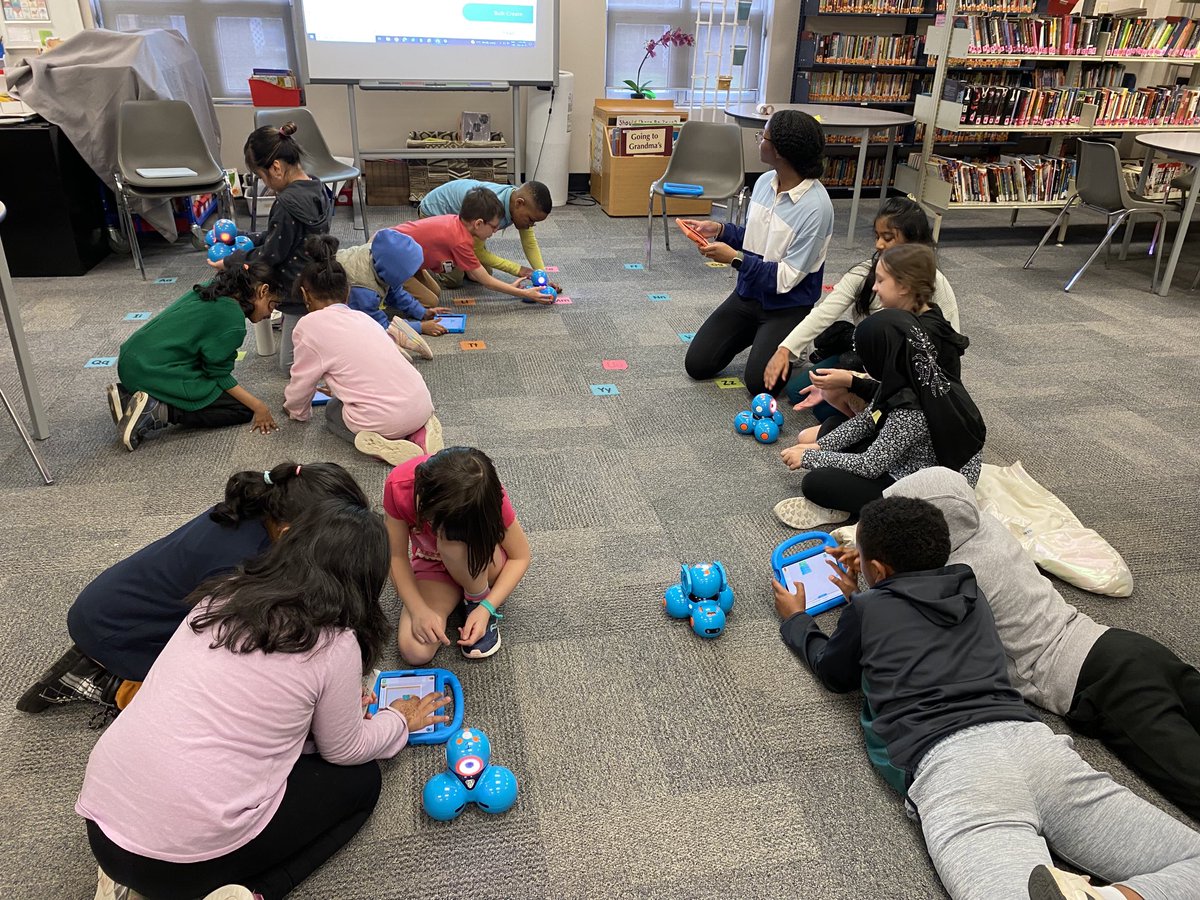 Grd. 2&amp;3 Ss ⁦<a href="/TDSB_JGWorkman/">J. G. Workman P.S.</a>⁩ learning to code with Dash #Lunch&amp;Fun ⁦<a href="/LC3_TDSB/">TDSB LC3</a>⁩ ⁦<a href="/LizBHolder/">Liz Holder</a>⁩