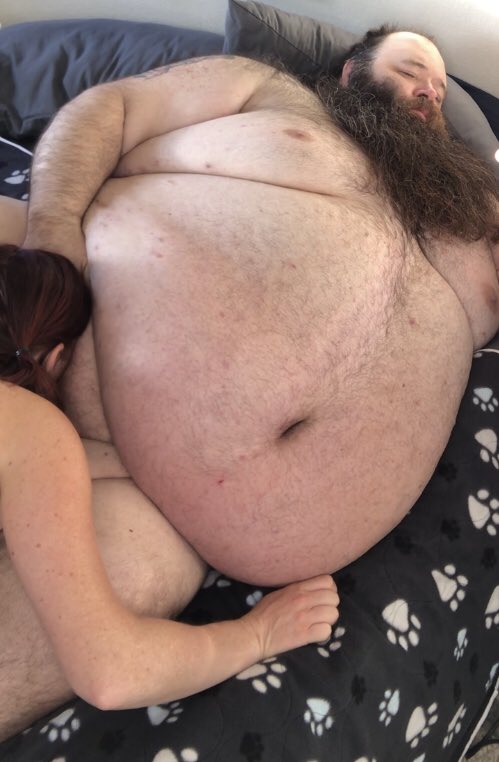 RachelWriggler's tweet photo. Okay you obnoxiously sexy SSBHMs, I would love love LOVE to recreate this image whilst I’m in Vegas, May 7-8th! I’m hoping that I can get @korbendeanbhm, @nsfw_chub_P &amp; @chubjose22231 together at the same time, but I’m gonna need a 4th fella! Who’s in? I may even suck your willy! https://t.co/dDVR6lG56B
