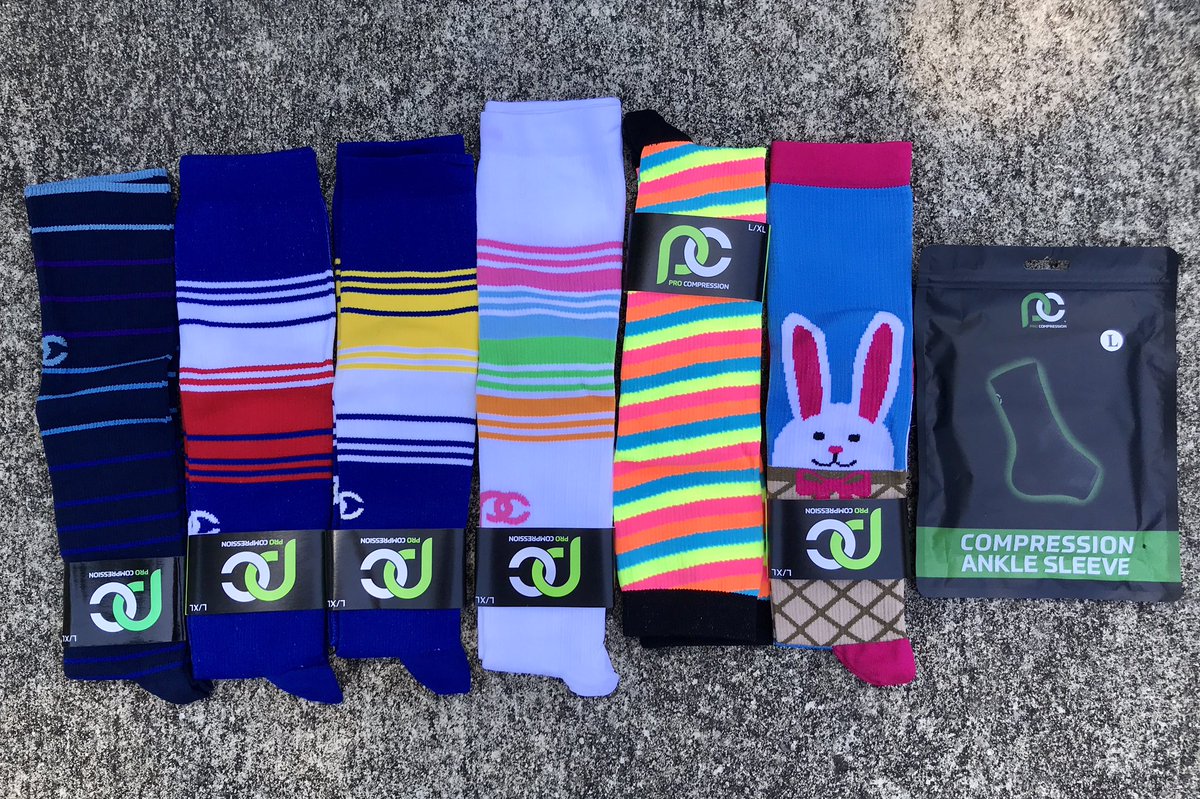 wortholomew's tweet image. Major stripes vibe in this recent #GoodMailDay from @PROCompression. 😉

#KeepItTight #PROAlumni #procompressionambassador #Socks #SockGame #NavyBlueLines #LondonStripes #BostonStripes #TokyoStripes #NeonUnicorn #EasterBasket #Runner #RunChat #WeRunSocial #sponsored