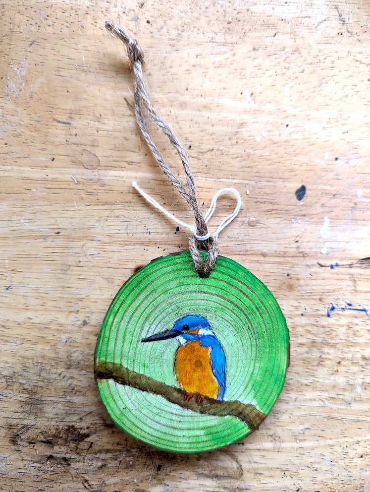 Happy Monday, everyone. Here's a kingfisher to brighten the start of your week. Hand-drawn and painted by James @ Timber Treasures.

#kingfisher #kingfisherart #kingfisheronwood #kingfisherpainting #woodart #woodengifts #affordableart #supportlocalcrafters #shoplocaluk