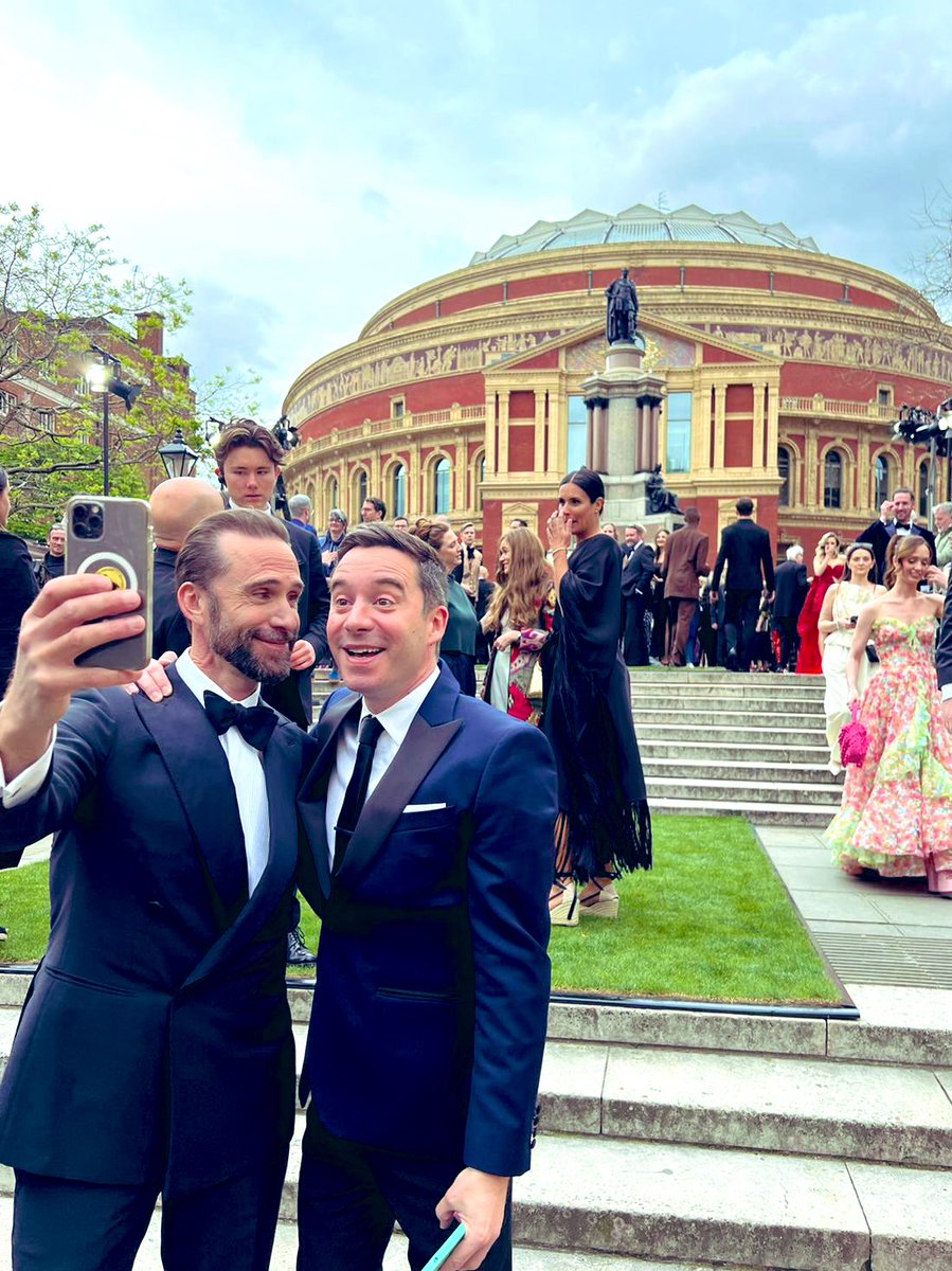 Don’t know what to say except thank you, to every cast member, creative and audience member who made “Dear England” a thing. And the <a href="/NationalTheatre/">National Theatre</a> above all

<a href="/OlivierAwards/">Olivier Awards</a> “Best Play” + 
“Best Supportive Actor” - 2024