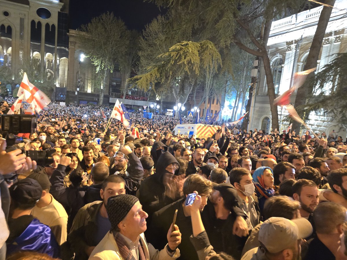 mari_nikuradze's tweet photo. Riot ploce warns of using force if people will not dissolve. Protest is peaceful. https://t.co/Bf4PJ6SUkC