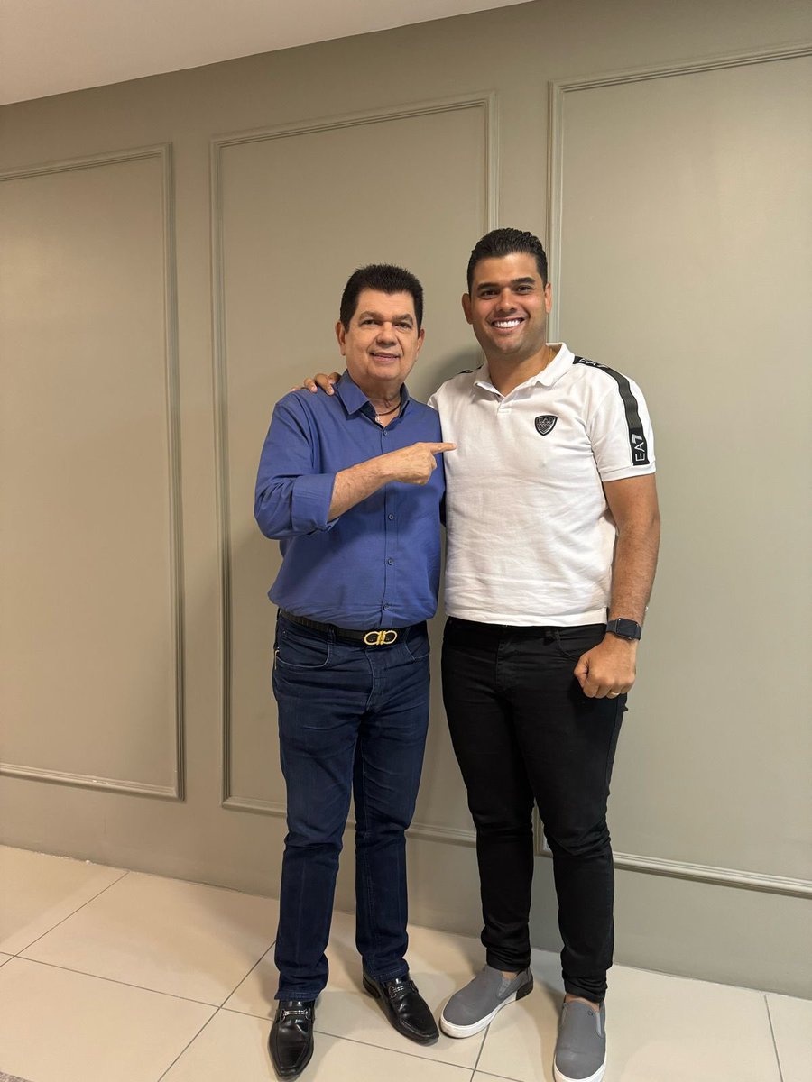 daviscbenevides's tweet photo. Visitando o gabinete do meu pai, Deputado Federal @mauro_benevidesfilho, para uma conversa produtiva e troca de ideias sobre o futuro de Redenção e os grandes projetos que serão implementados nos próximos meses.  🗨️🏛️ 

#Redenção #Planejamento #Desenvolvimento https://t.co/5xqa06E9Cv