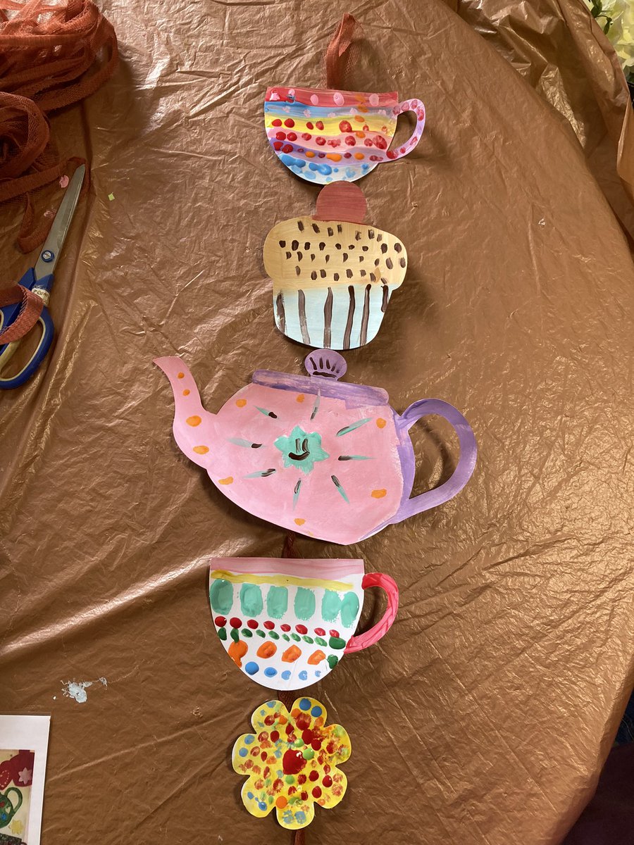 west_mojo's tweet photo. Celebrating #WorldArtDay with #Abermill @HC_One #Abertridwr and children from the local school with #NationalTeaDay on Sunday. Fabulous work with pattern, dots, stencils and woodblocks π€©π
#intergenerational #artandcraft #artactivity #ArtForAll #carehomes #care #creativemojo https://t.co/vK74MVxoxi