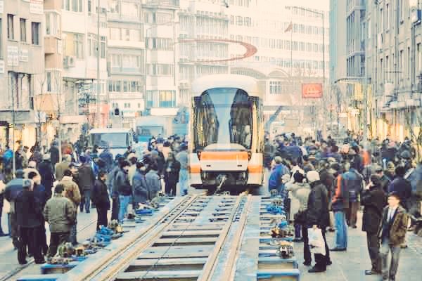 Yıl 2004. Eskişehir'de Tramvay keşfedilerek, meraklı gözler arasında test sürüşü izleniyor ve Estram doğuyor.