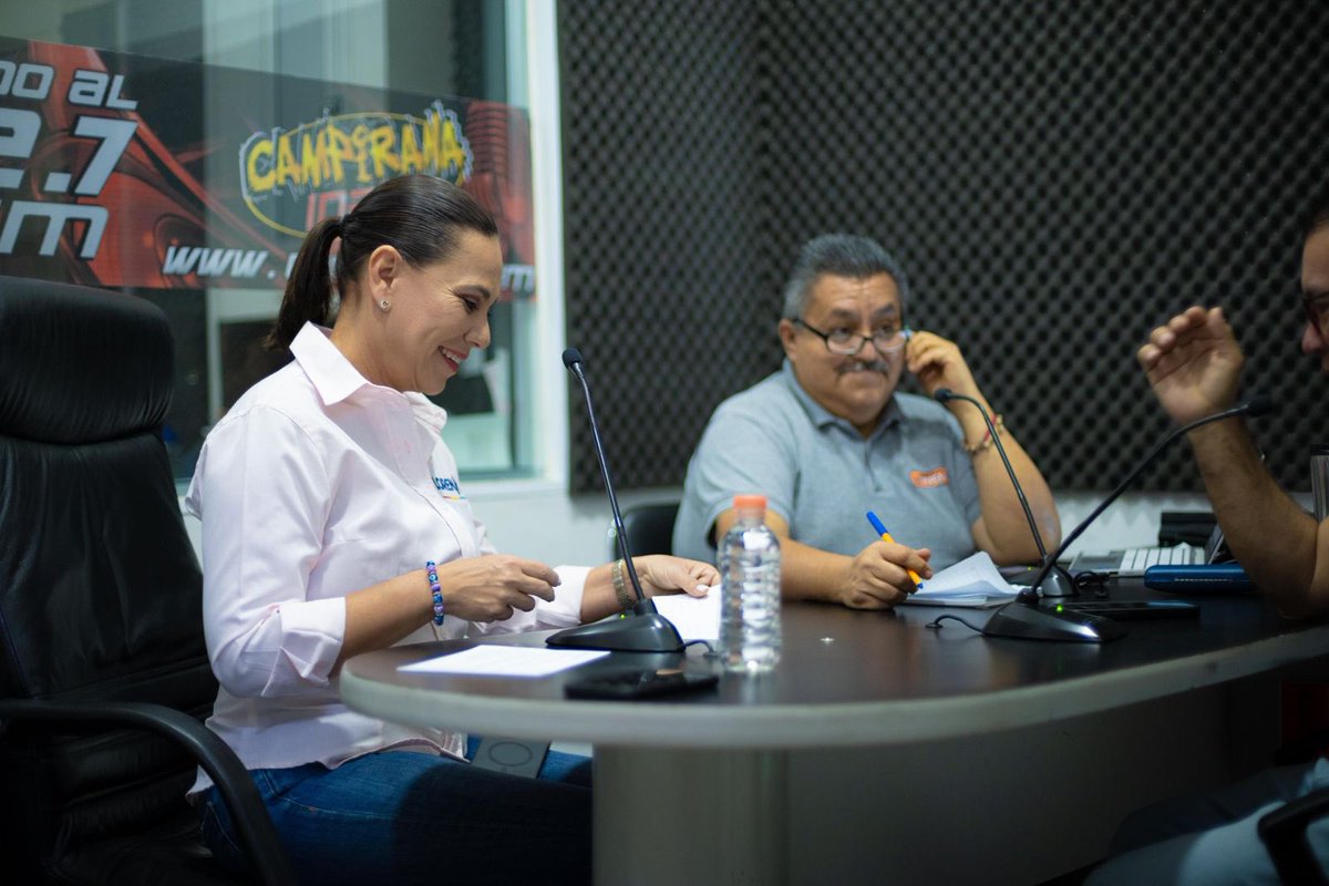 #Agenda | Arrancamos el día en Tianguis Informativo en el 102.7 FM con Juan Manuel Castañeda y Miguel Ángel López. Hablamos de cómo han sido estas semanas de campaña y todo lo que viene. ¡Gracias por el espacio!