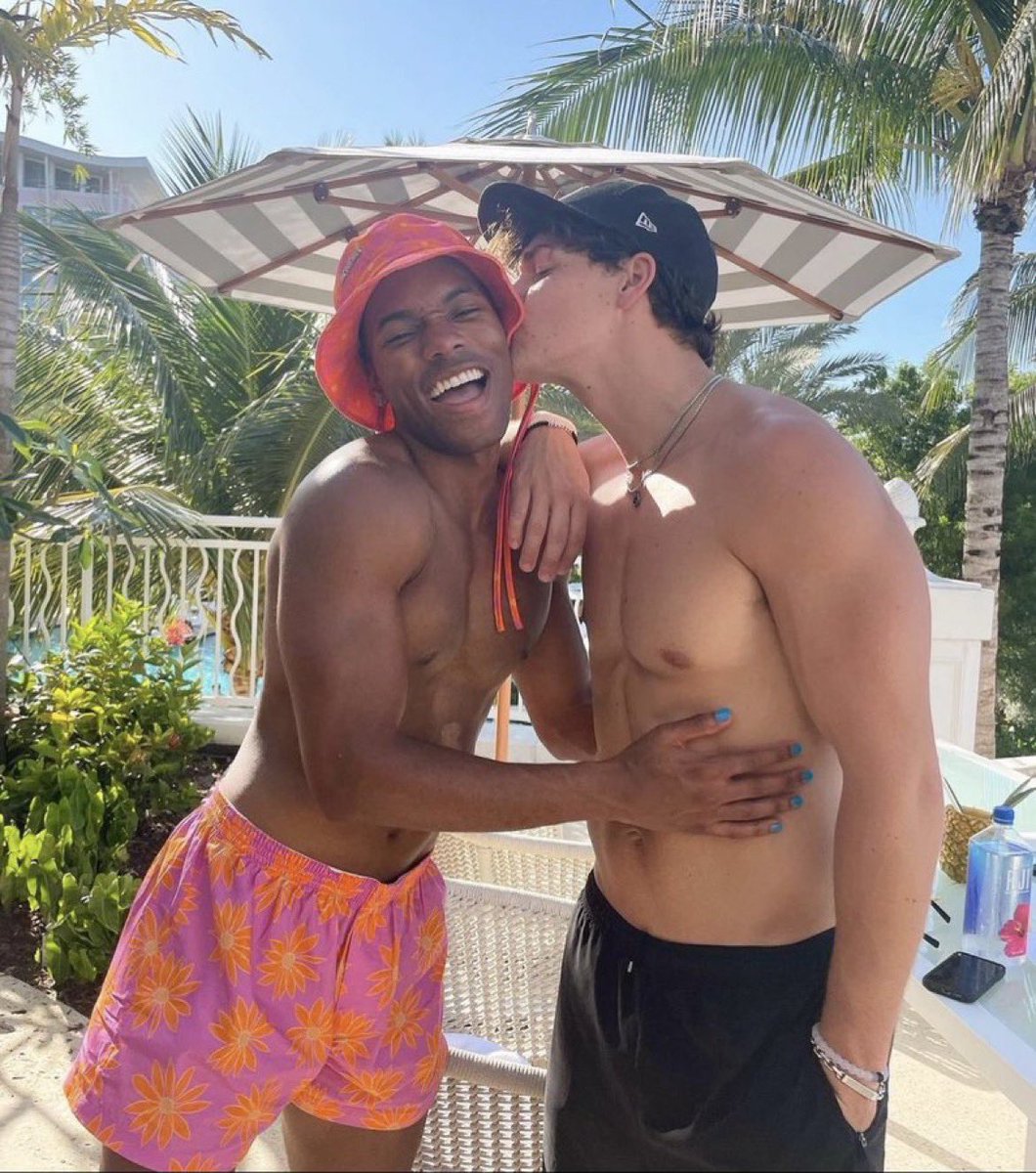 YSLONIKA's tweet photo. NOAH BECK GOT A BOYFRIEND 🥹🫶🏻 https://t.co/Vj3Po3dQ65