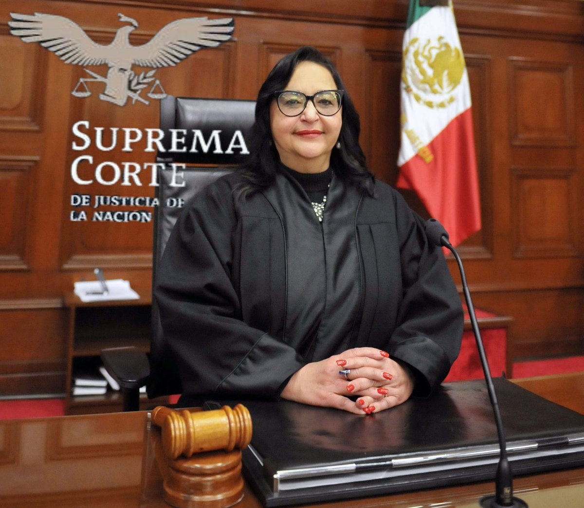 CesarDelgado__'s tweet photo. Ella es Norma Piña, Ministra Presidenta de la SCJN. Abrió una investigación contra Arturo Zaldivar por vulnerar la independencia del Poder Judicial. 

Gracias por devolvernos la esperanza ministra Norma Piña!!

Apoyo TOTAL a la ministra!! 

¿Quien de acuerdo? https://t.co/Lmnv7mWHUR