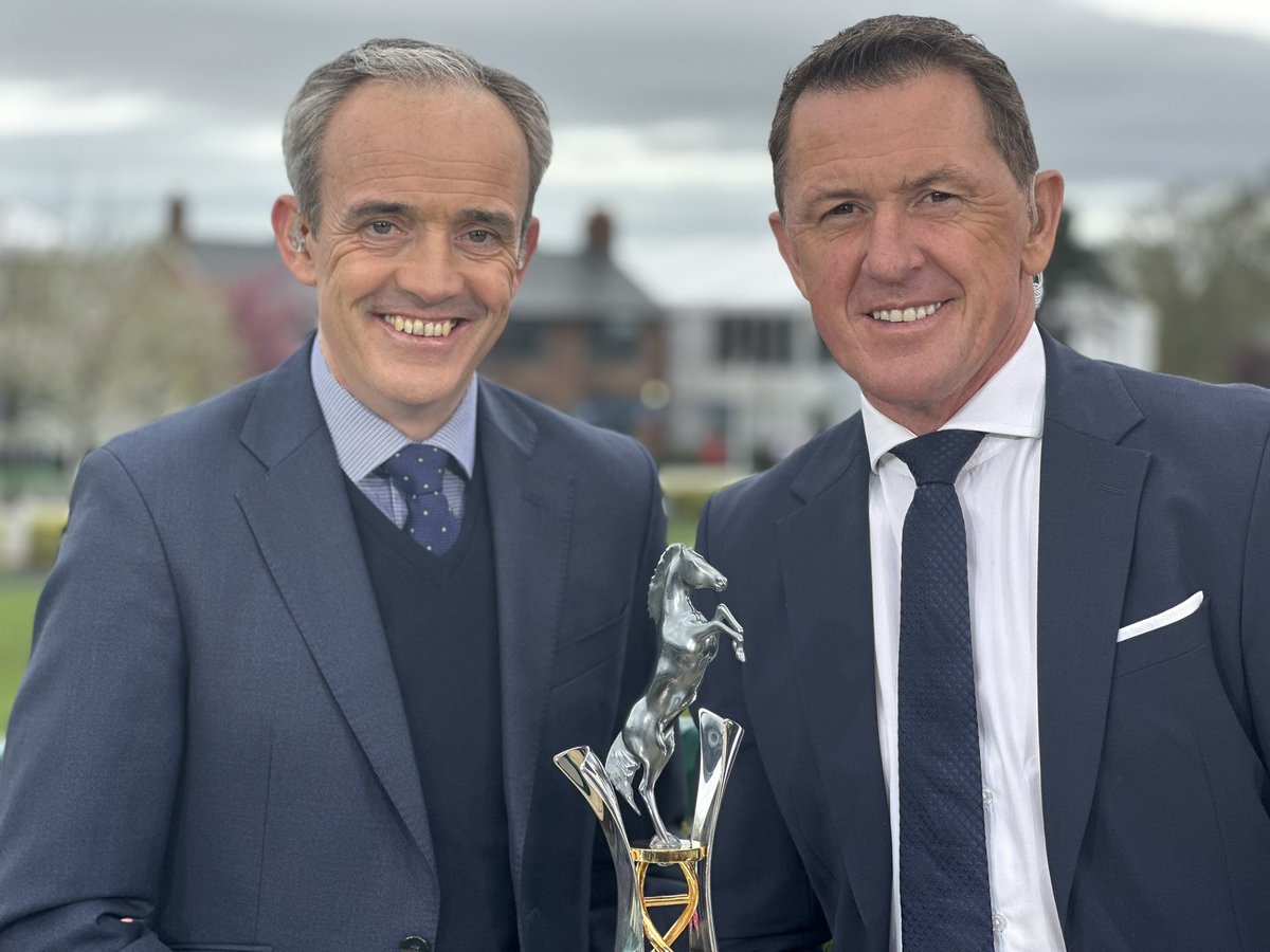 Privileged to stand next to @Ruby_Walsh & @AP_McCoy for the Opening Show @itvracing on Grand National day @AintreeRaces - 500,000 tuned in @ITV which I believe is an OS record 💪💪💪 Well done @TimWilliams_UK @olibellracing 🏇🙏 Yeeehaaa!