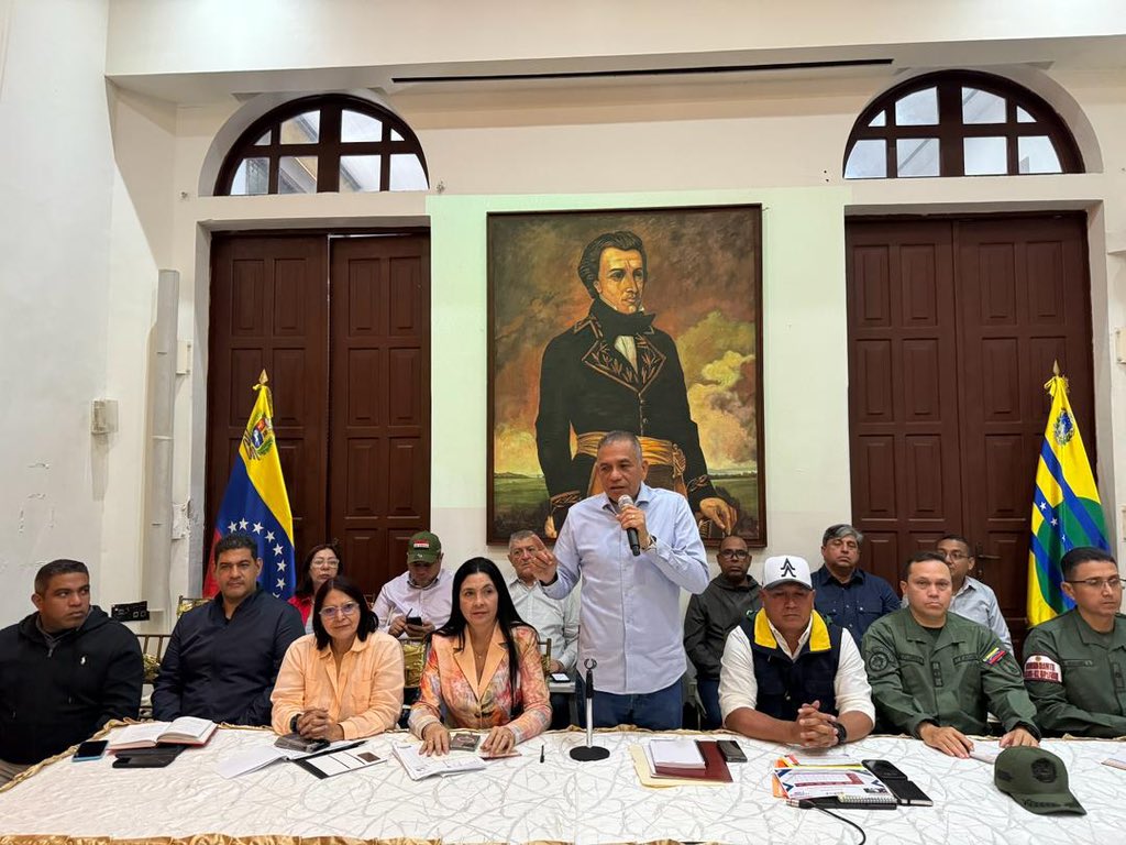 OviedoPSUV's tweet photo. Epa, no te equivoques, aquí está el equipo de @NicolasMaduro y de @amarcanopsuv trabajando en unidad y codo a codo en nuevos proyectos y mejoras para nuestra gente. Porque trabajo en equipo, victoria segura.

#VamosPaLanteMaduro https://t.co/OCY40RutGh