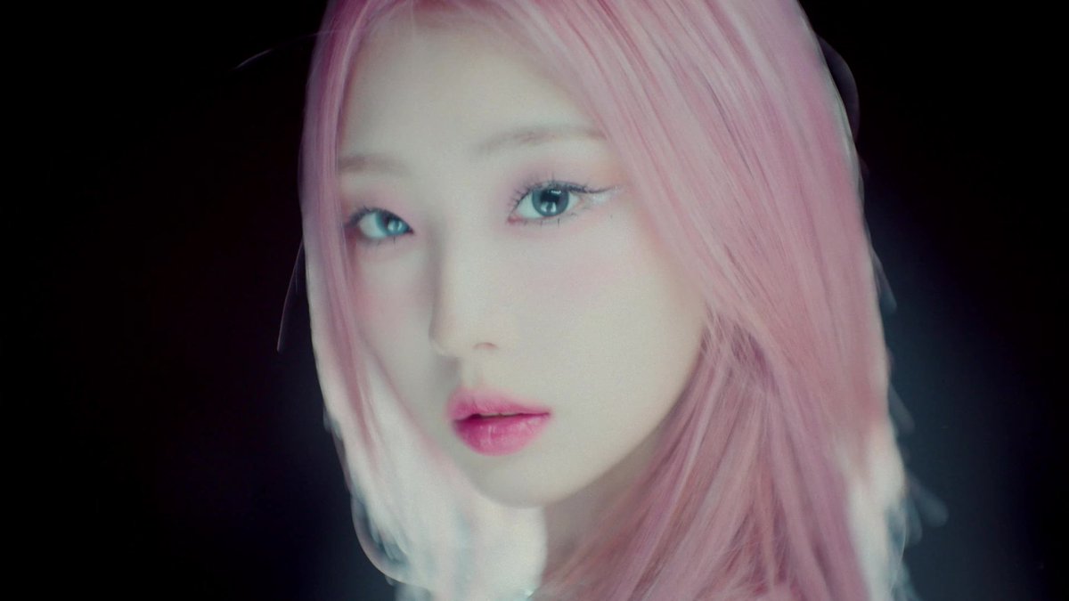 loonathedorm's tweet photo. #루셈블 #Loossemble
#One_of_a_Kind https://t.co/EhKE1R1F3w