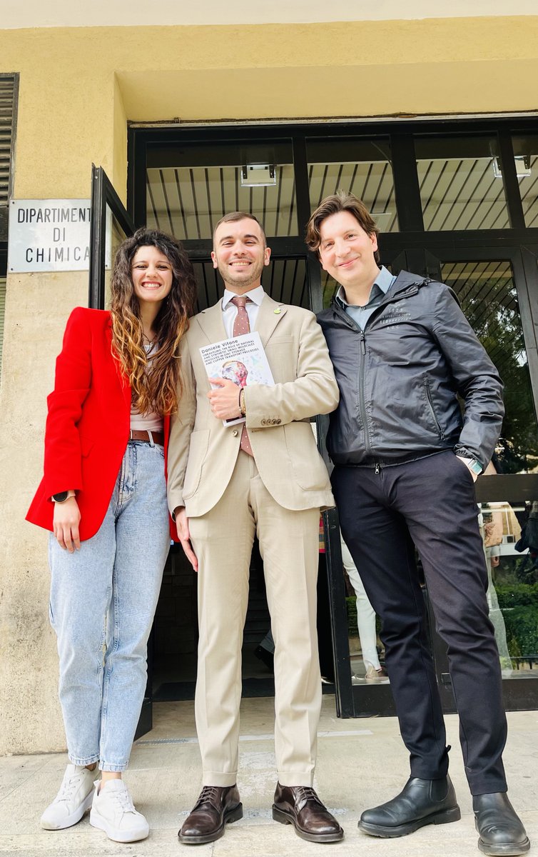 ArnesanoLab's tweet photo. Congratulations, Daniele, on successfully defending your doctoral thesis! Well deserved praise for your accomplishment. Proud to have had you as a student! 🎓👏 #PhD #chemistry #danielevitone https://t.co/oKdsxMsGxc