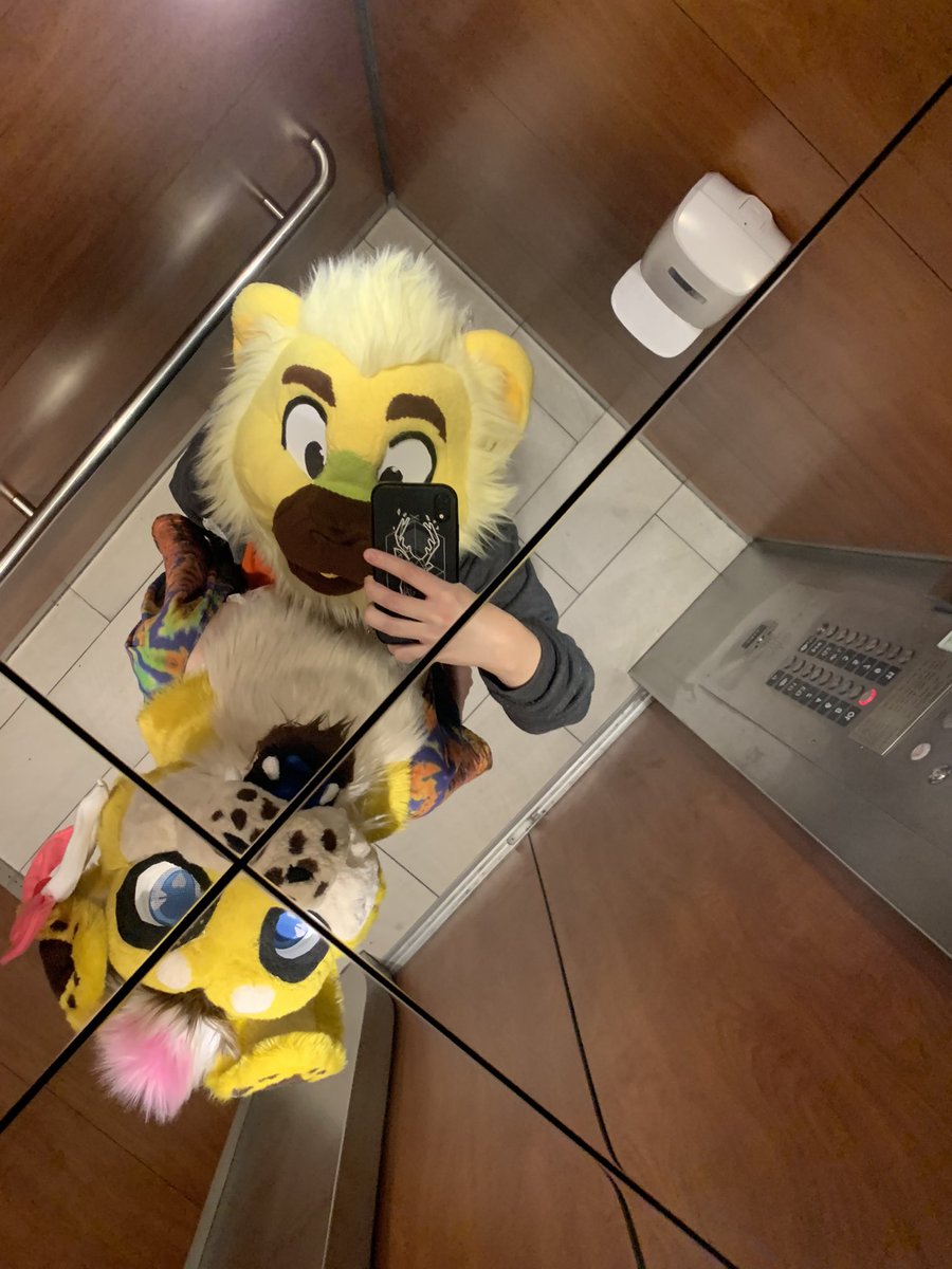 Sunny_Puppyy's tweet photo. Biggest of thank yous to @Furcationland for hosting such an awesome con!! This was my first time ever vending and I’m honestly so honored with the amount of love and support that was shown to me this weekend, seriously thank you so so much 😭😭🥰 I’m so excited for next year!!! https://t.co/pVrLkwh6cs