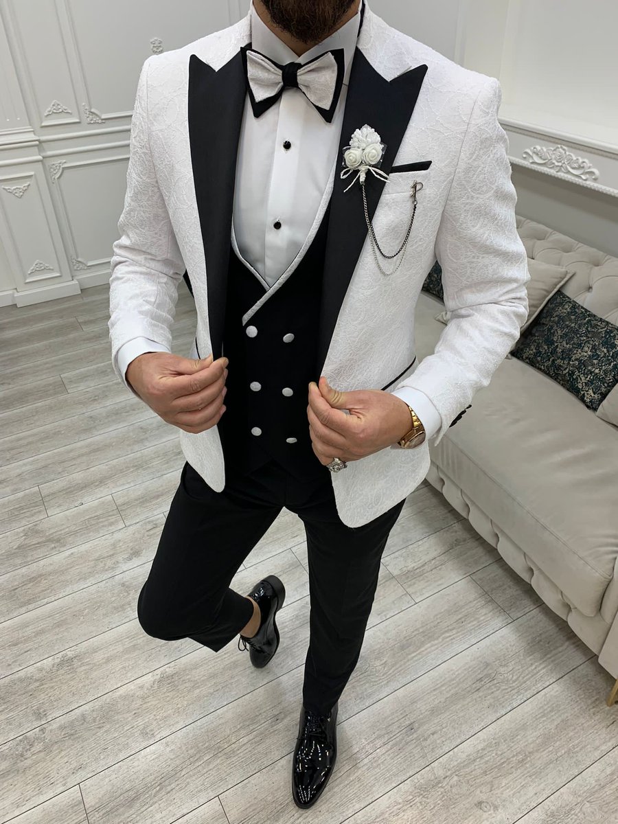 Floral pattern white tuxedo. A wedding masterpiece 🤍 Available for immediate shipping at Hollomen.com