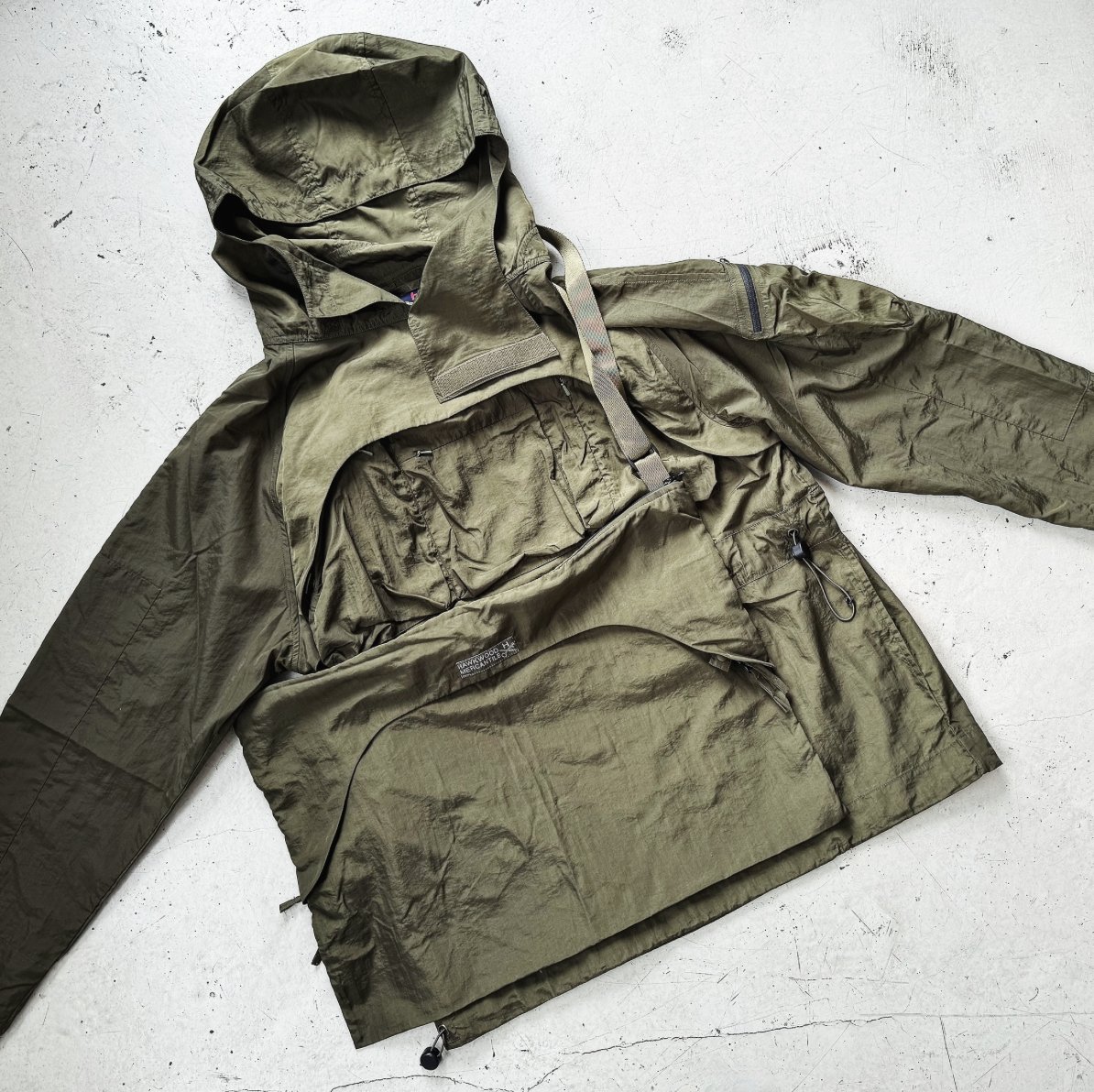 Module-R smock & bag (which is included), in olive water-resistant corrugated nylon. Contact: info@hawkwoodmercantile.com #hawkwoodmercantile #hawkwood #menswear #outerwear #smock #jacket #coat #modularclothing