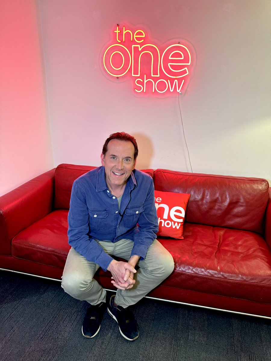 ✨ @ActualBenMiller is in the building ✨ Catch him talking all things #ProfessorT on tonight’s #TheOneShow! We’re live at 7pm 👉 bbc.in/3vUqn3y