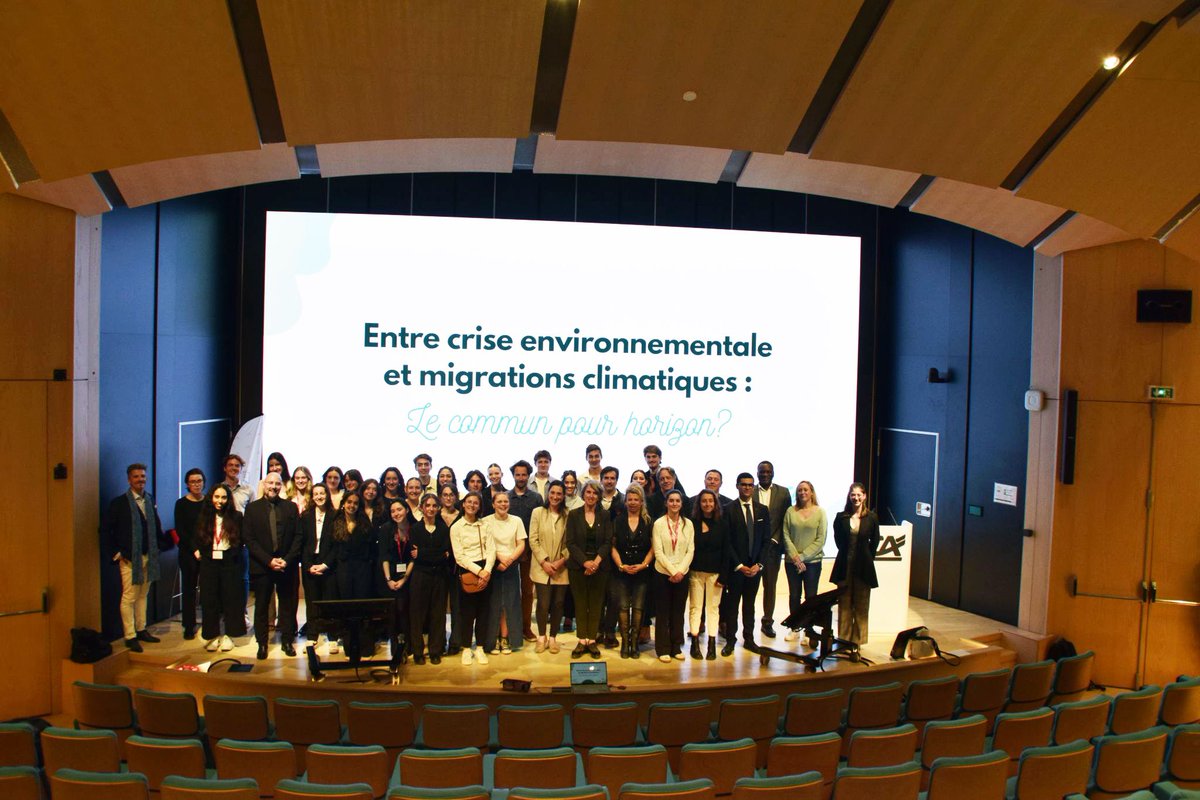 PascaleFressoz's tweet photo. #AIODD 𝙀𝙉 𝘼𝘾𝙏𝙄𝙊𝙉🚀
Table ronde organisée par la licence ESPRI de l’@IAE_Savoie_Tm, lundi dernier, le 8 avril. Avec @PascaleFressoz, présidente d'AIODD, Marc Rollin, maire de @VillageDeDuingt et VP du @GrandAnnecyOff, et @FabienneGrebert, conseillère régionale écologiste. https://t.co/NGHsjdW9TW