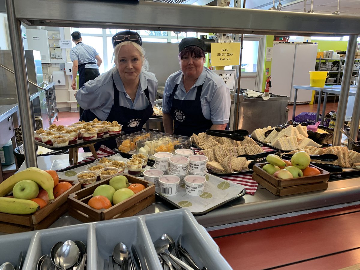 A fantastic start made by Carol and our catering team on the first day of our partnership with @mellorscatering . Thanks to all parents who have supported us by pre-ordering. Please make sure you all do this moving forward. 👍#schooldinners 🍽️😋🍊🍍🍎🥑🥗