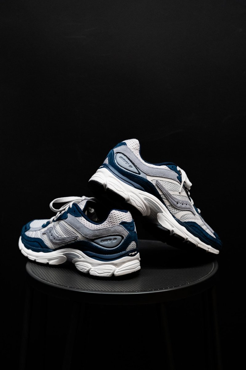 Saucony ProGrid Omni 9
Now online :)

shoezgallery.com/fr/p20867-prog…