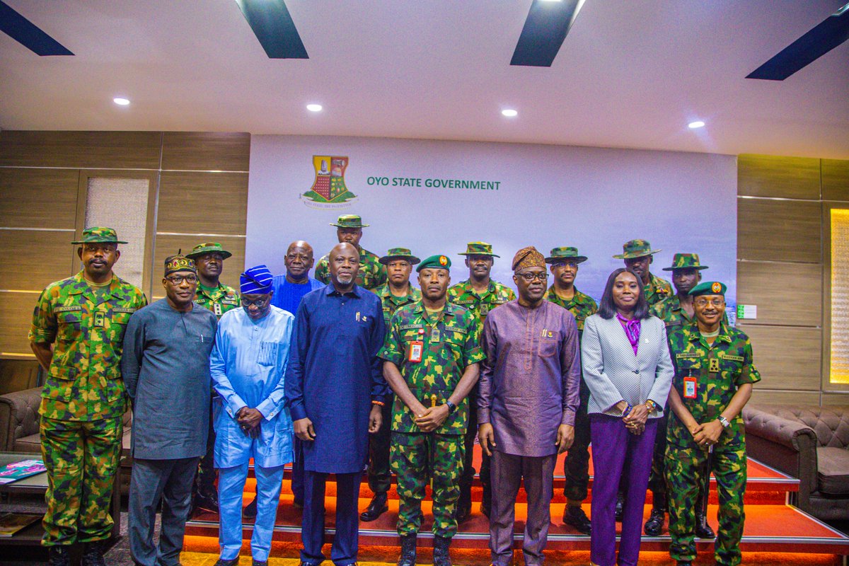 Earlier today, we received the General Officer Commanding, Nigerian Army 2 Division, Major General Obinna Godwin Onubogu and his entourage on a courtesy visit. It was another opportunity to thank all security agencies in Oyo State for keeping our dear State relatively safe and