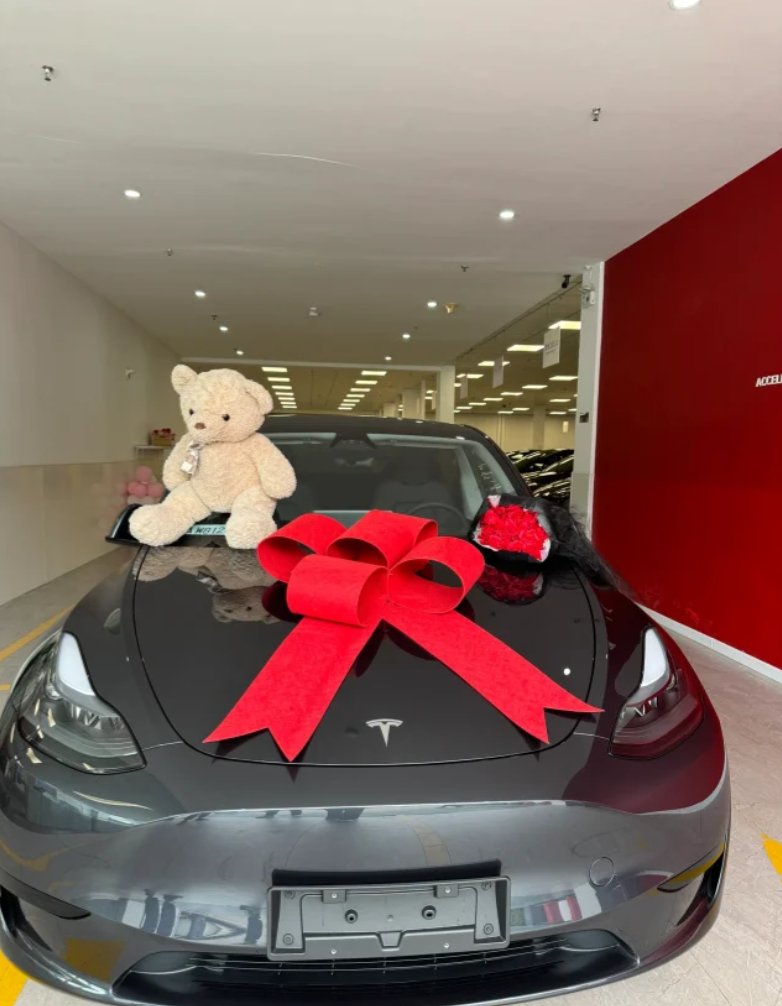Sinaqs52's tweet photo. Tesla continues to adopt new technologies and materials. https://t.co/qg5KdWBhjp
